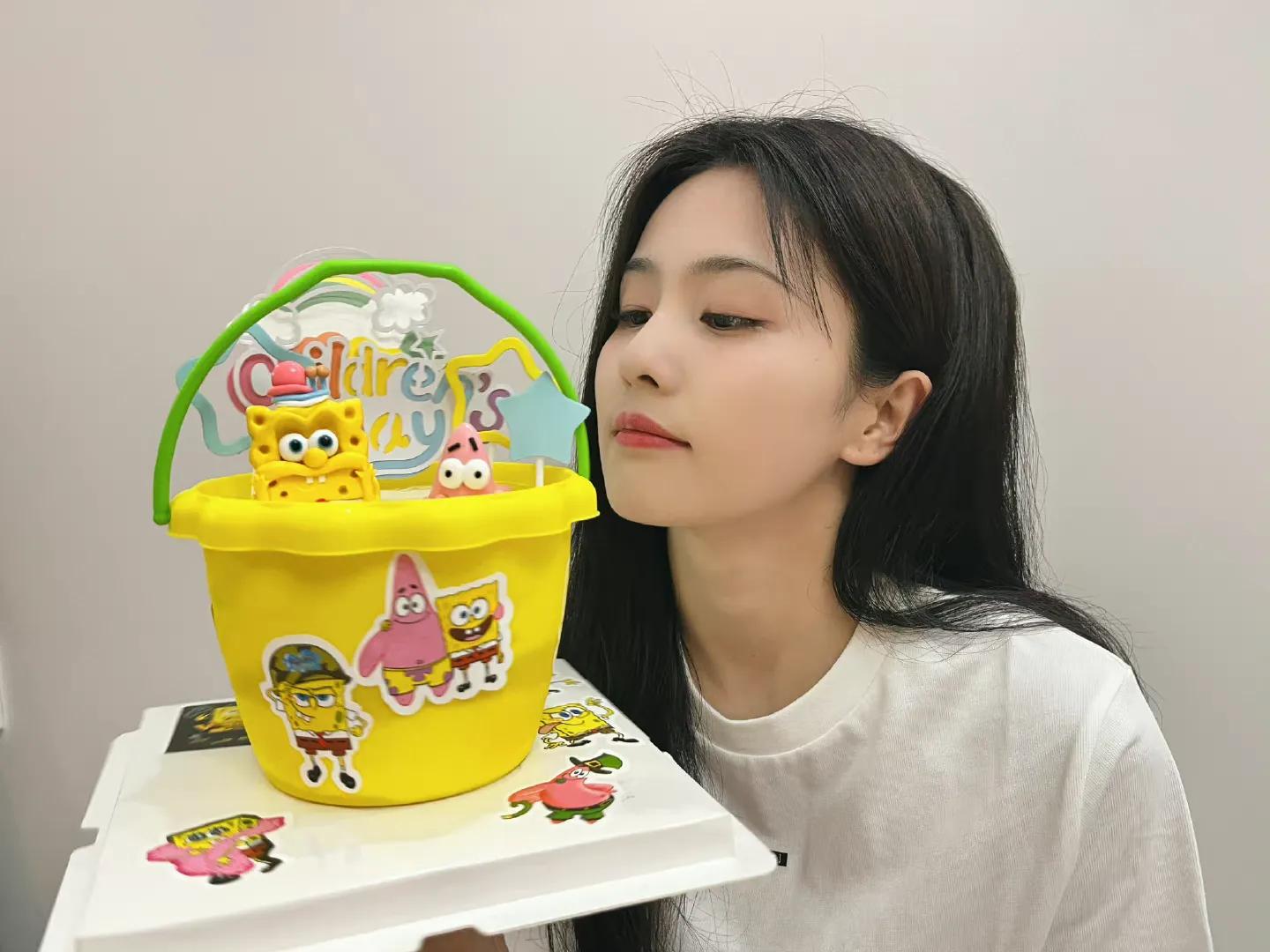 白鹿近期穿搭