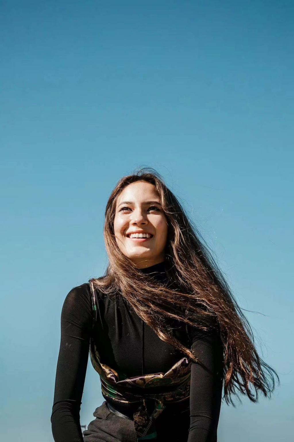 从滑雪冠军到娱乐圈新星，谷爱凌商业价值飙升，为何突然炙手可热