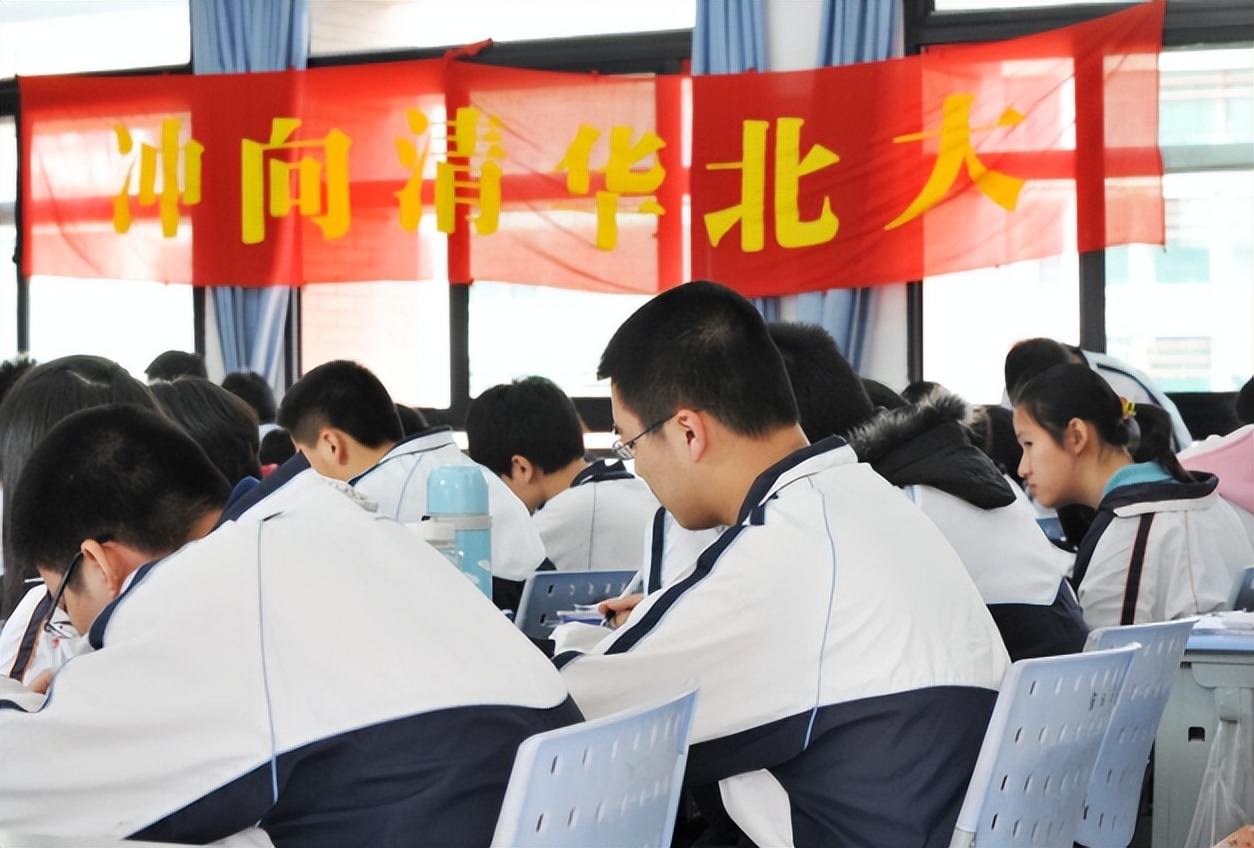 国内双非大学前50新鲜出炉，深圳大学排名喜人，青岛大学无缘前10