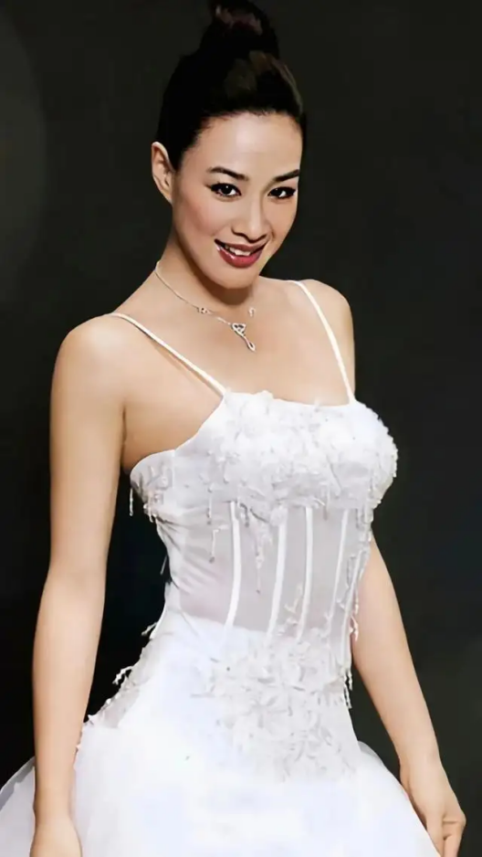 怀孕后胖得离谱的女明星，有人飙升55斤，有人直逼190胖若两人