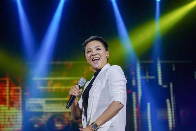 张娜：“百位好民星唱响草原好品牌”系列活动上榜人物