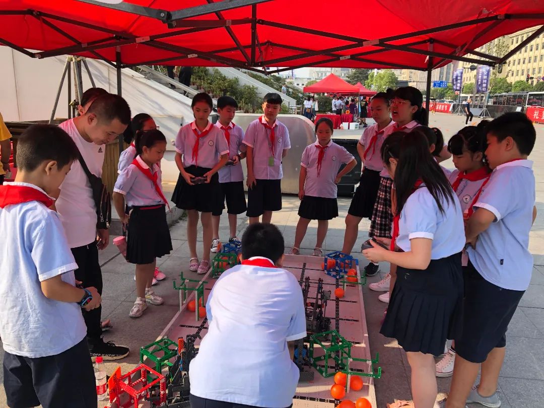 17年深耕机器人教育，一年培养万名学生