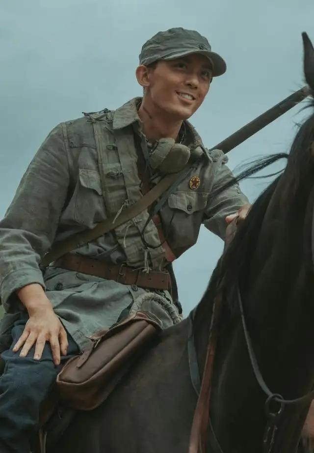 不够潇洒别骑马，这10位演员告诉你，啥叫鲜衣怒马少年郎