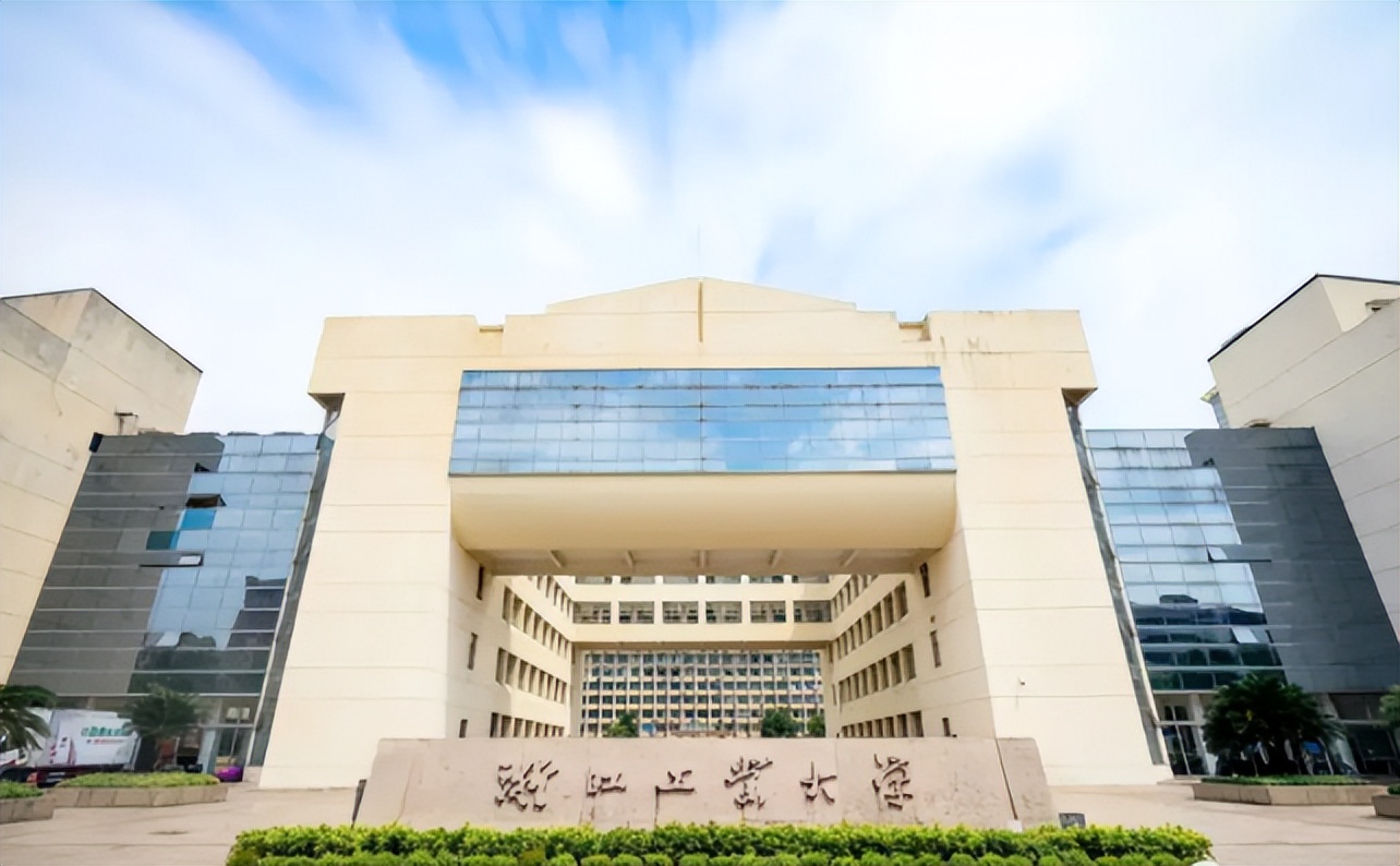 国内双非大学前50新鲜出炉，深圳大学排名喜人，青岛大学无缘前10