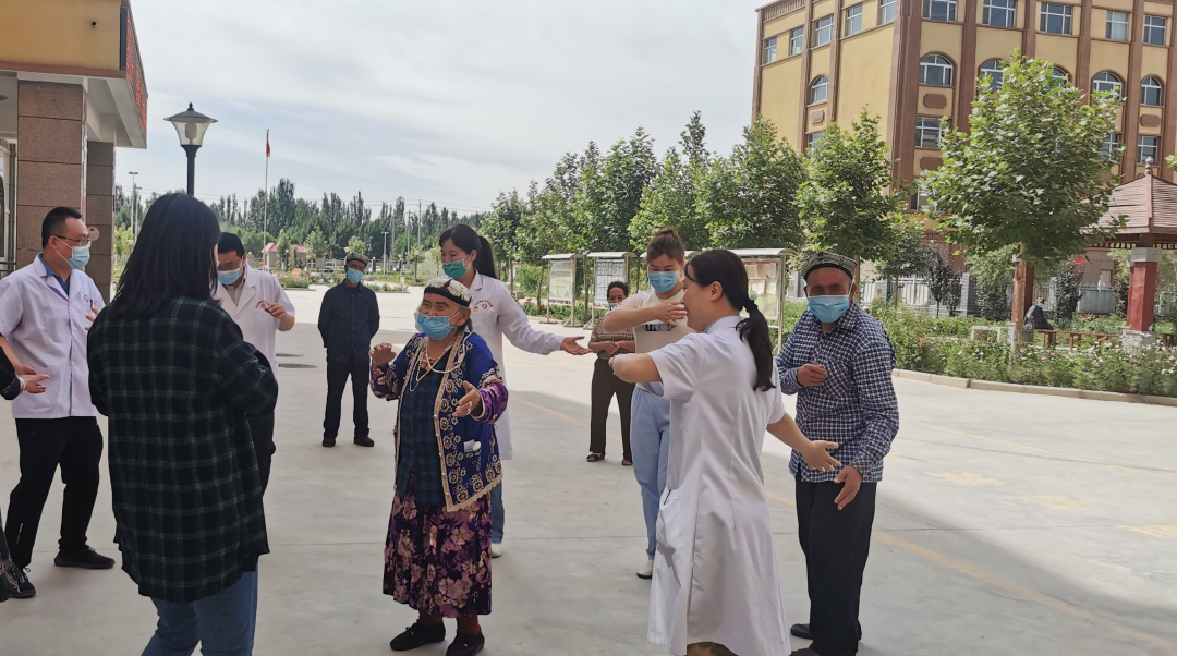 江西省人民医院青年志愿服务队走进新疆阿克陶县中心敬老院