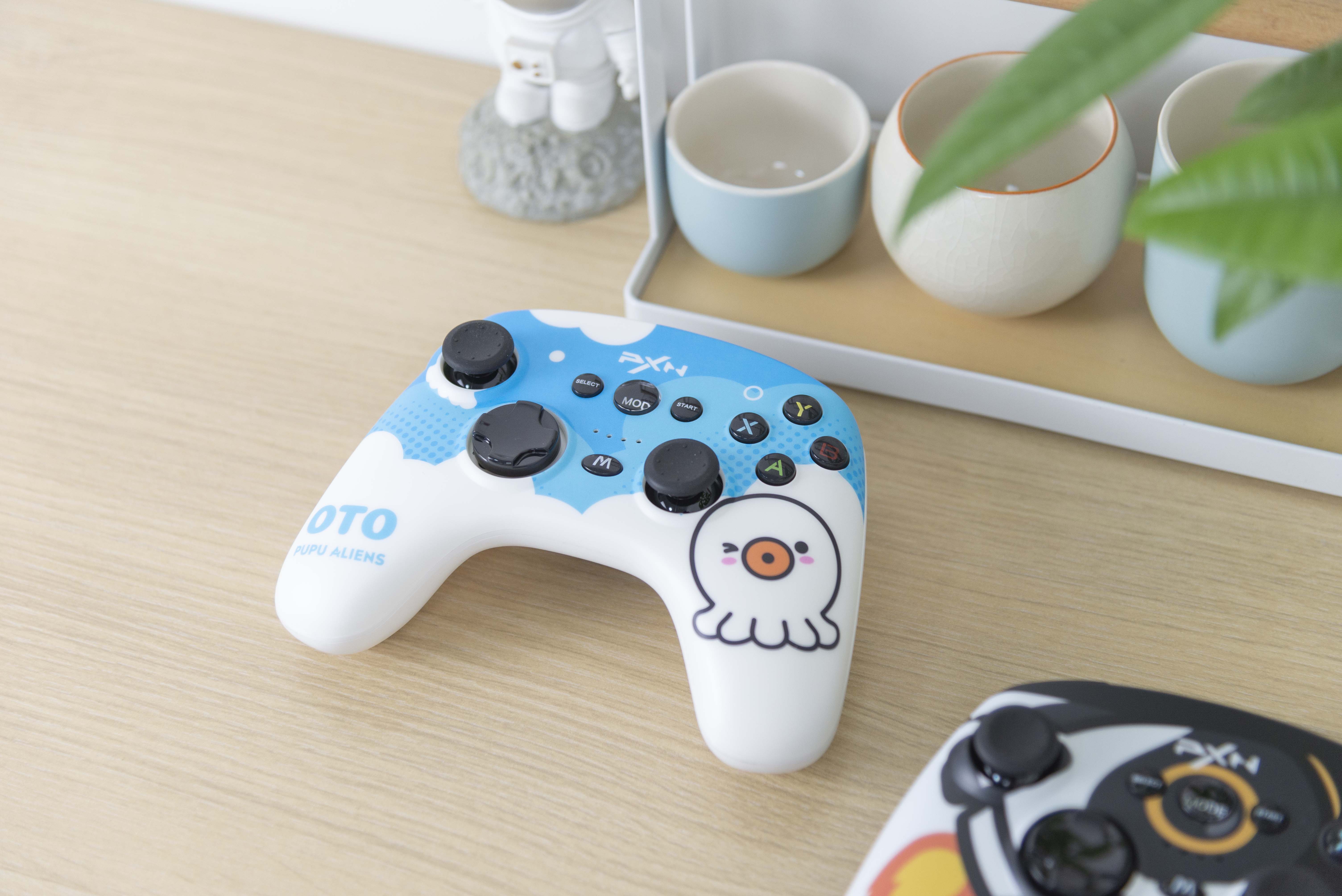 精致可爱的游戏手柄：自由更换面盖，支持自定义宏