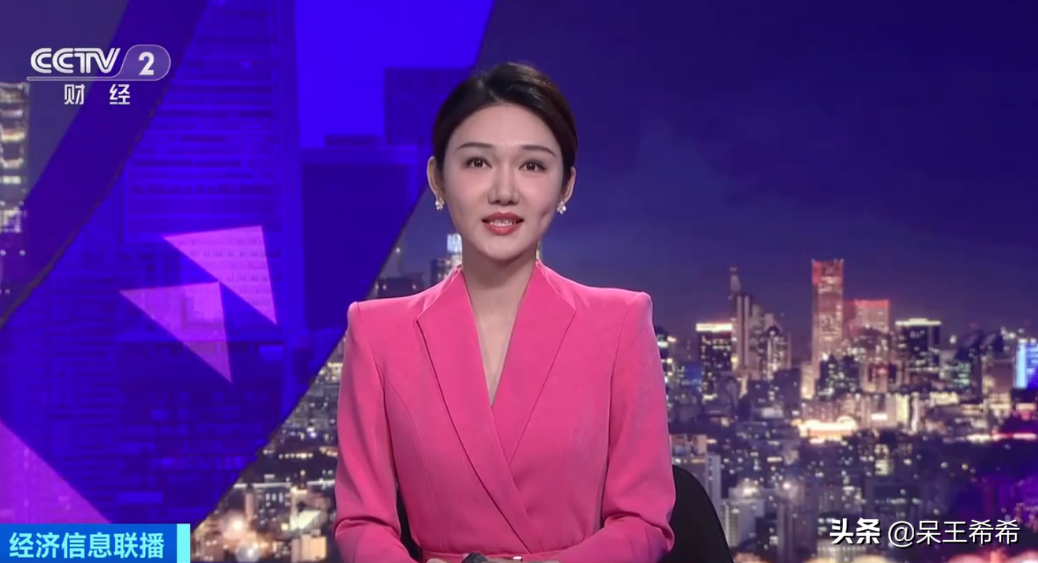 央视新面孔龙洋被重用，节目录制多样化，主持风格完成调整