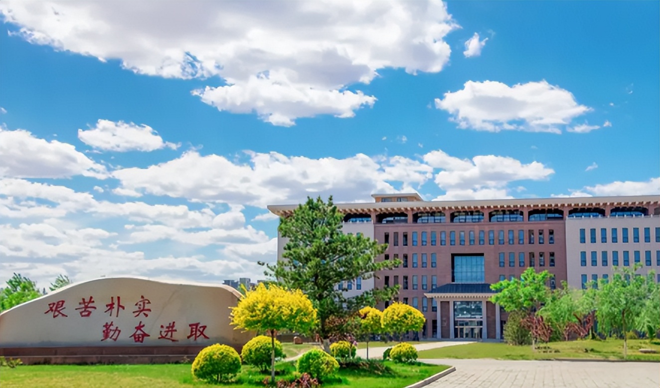 河北一所处境尴尬的大学，学霸看不上学渣考不上，就业前景却很好
