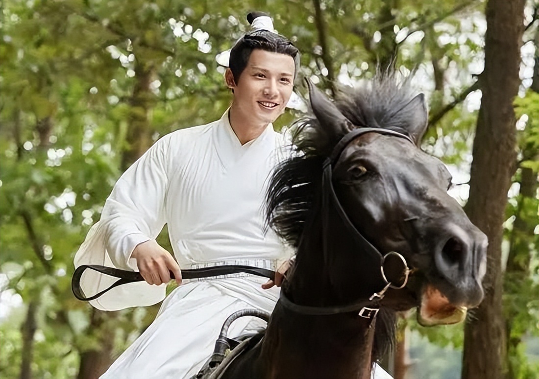 不够潇洒别骑马，这10位演员告诉你，啥叫鲜衣怒马少年郎