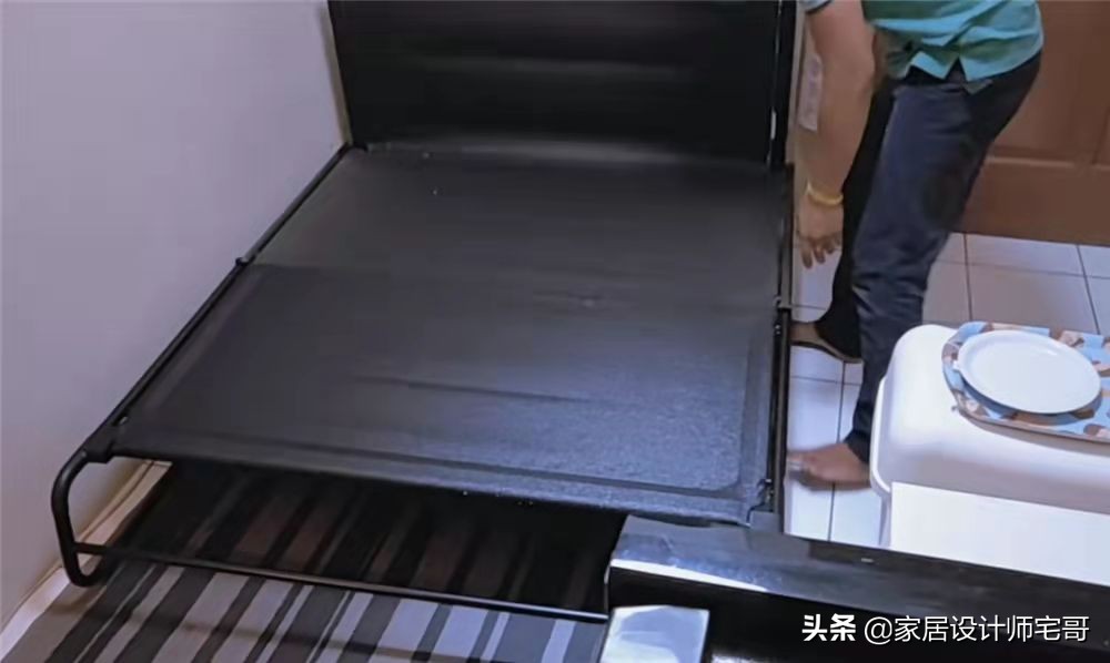 香港33岁小哥的16㎡蜗居，打造1室1厅，功能齐全，网友：苦中作乐