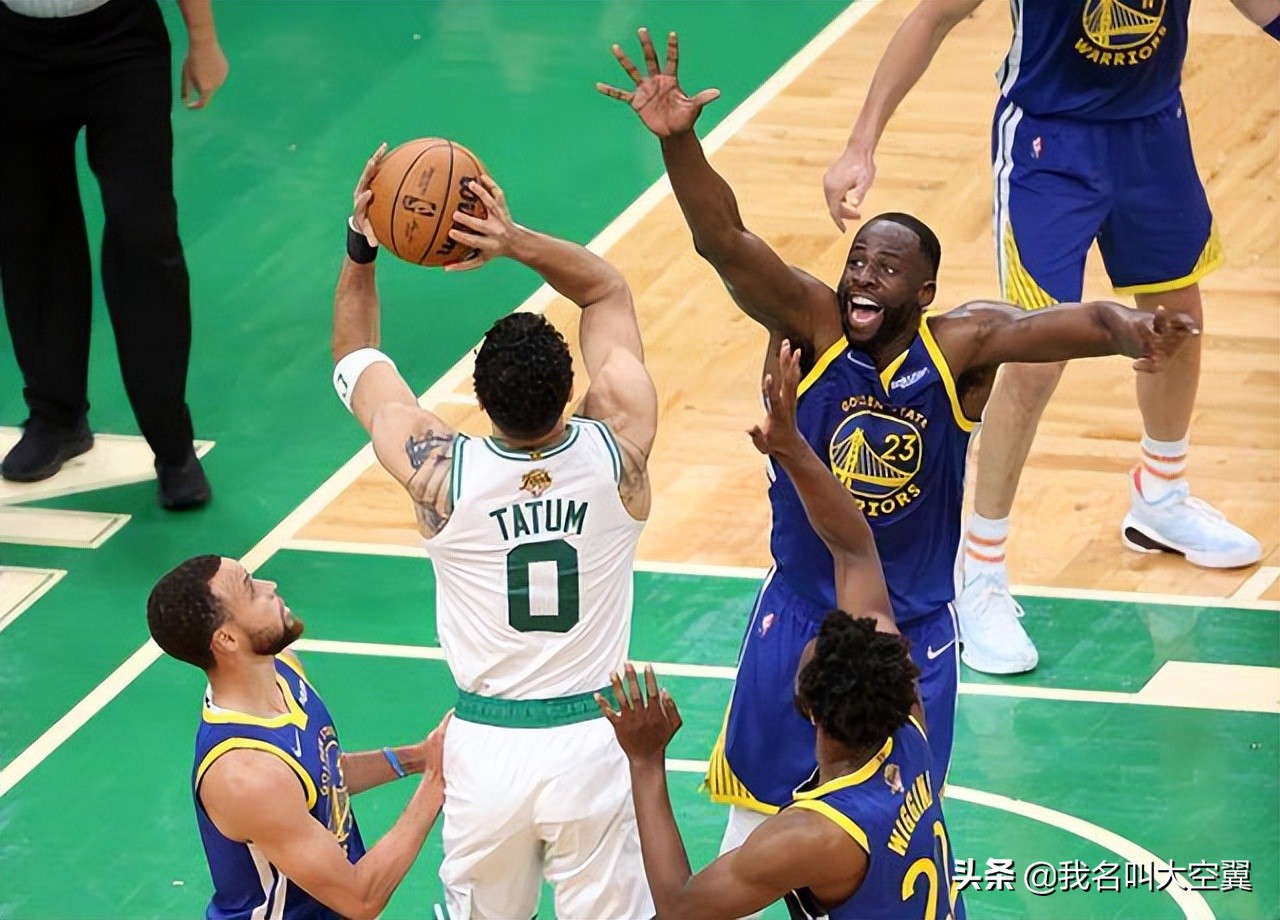 勇士为什么争夺nba冠军(NBA总决赛，勇士为何力克绿军夺冠？球迷给出答案，且大局已定)