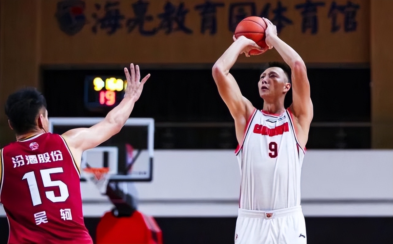 cba篮球队哪个队工资最高(NBA最高年薪是库里5961万，那CBA是谁？没有对比就没有伤害)