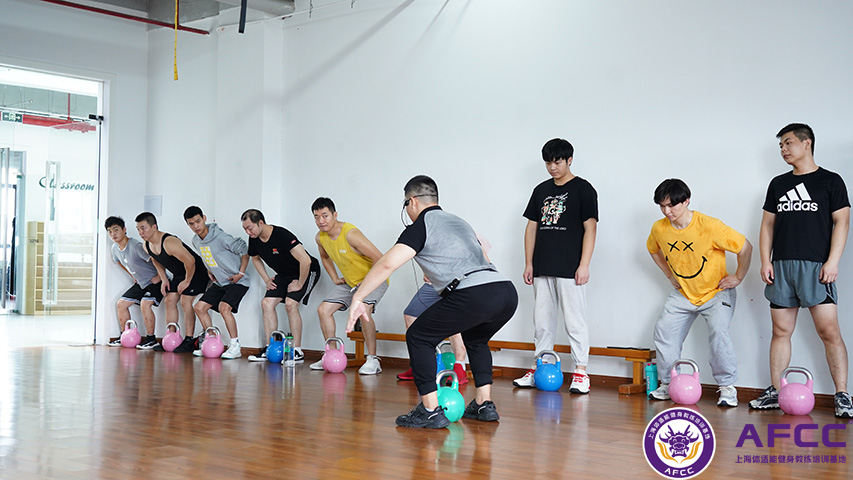 培训健身教练学校（健身教练在哪里学好呢）