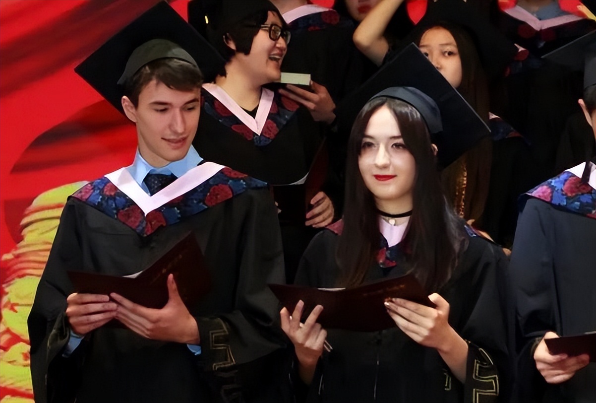 学生读个大学要花多少钱？看完这个账单后，普通家庭有点惆怅