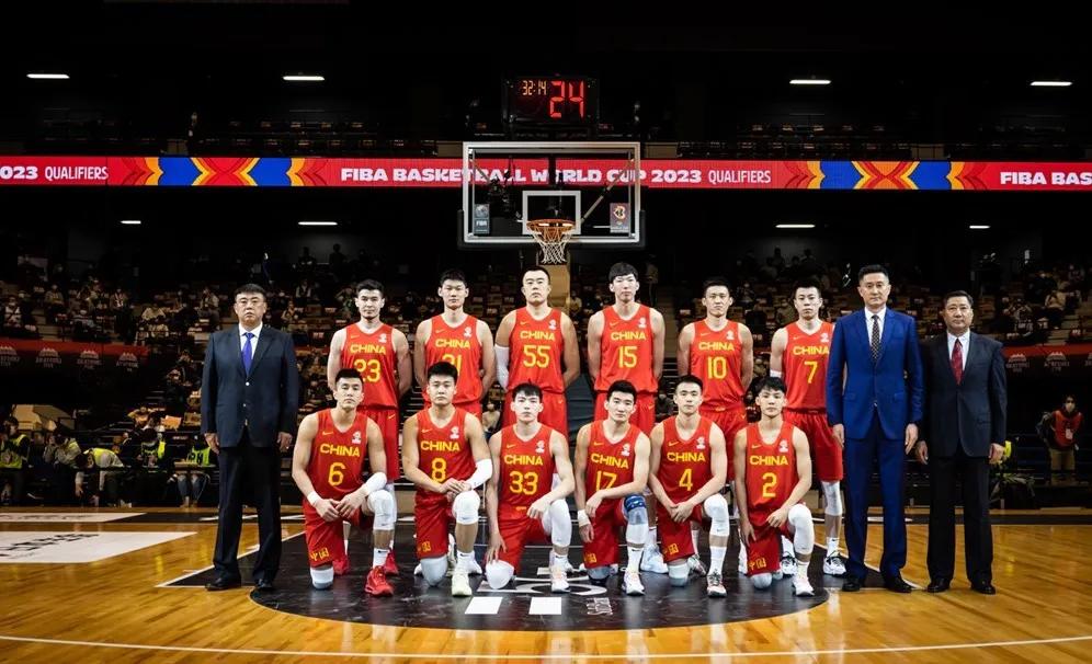 为什么nba教练不骂球员(场上凶狠骂球员，场下却温情满满，杜锋也许是CBA最会来事的教练)