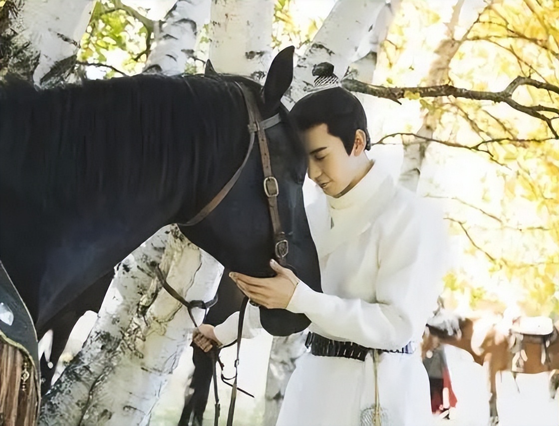不够潇洒别骑马，这10位演员告诉你，啥叫鲜衣怒马少年郎