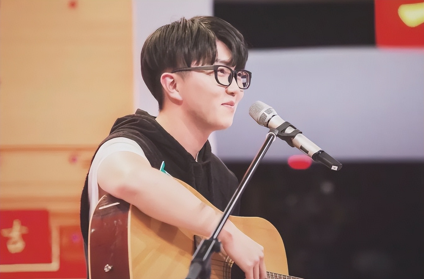 毛不易能够出圈，到底是他战胜了资本，还是资本选择了他？