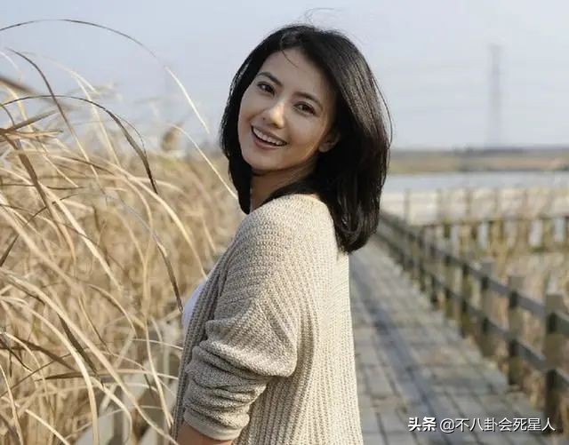 5位意想不到的“后天美女”，动脸克制又理智，美得毫无痕迹