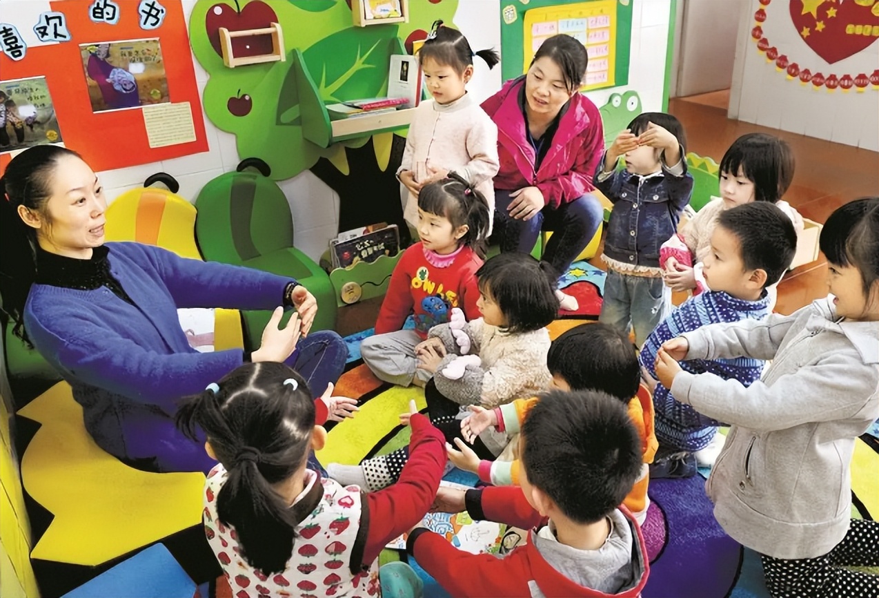 女生好就业的4大专业，工作稳定收入较高，未来发展也不差