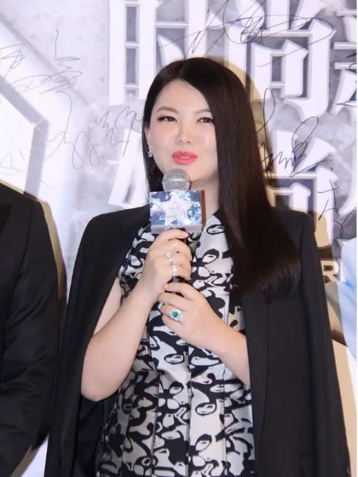 怀孕后胖得离谱的女明星，有人飙升55斤，有人直逼190胖若两人