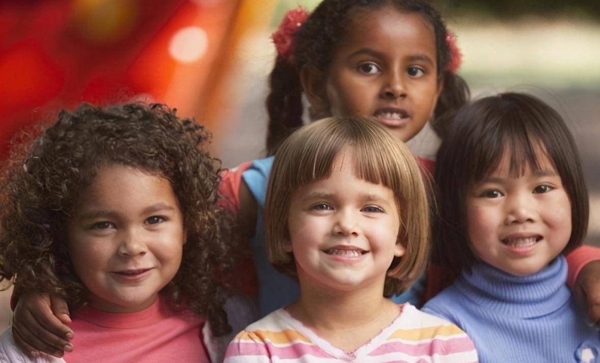 肤色不同的几个小孩如果皮肤不是我们的身份标识的话,哪些特征才属于