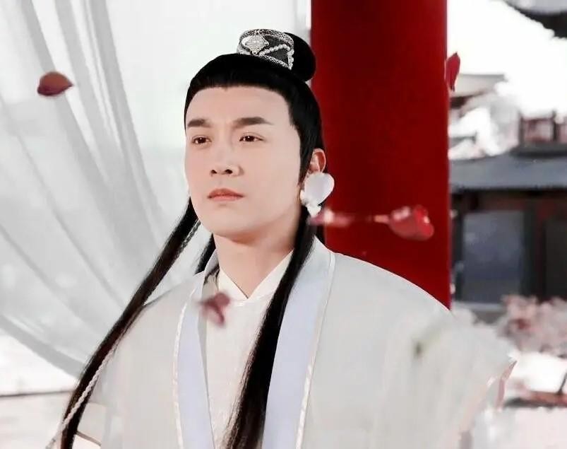 不够潇洒别骑马，这10位演员告诉你，啥叫鲜衣怒马少年郎