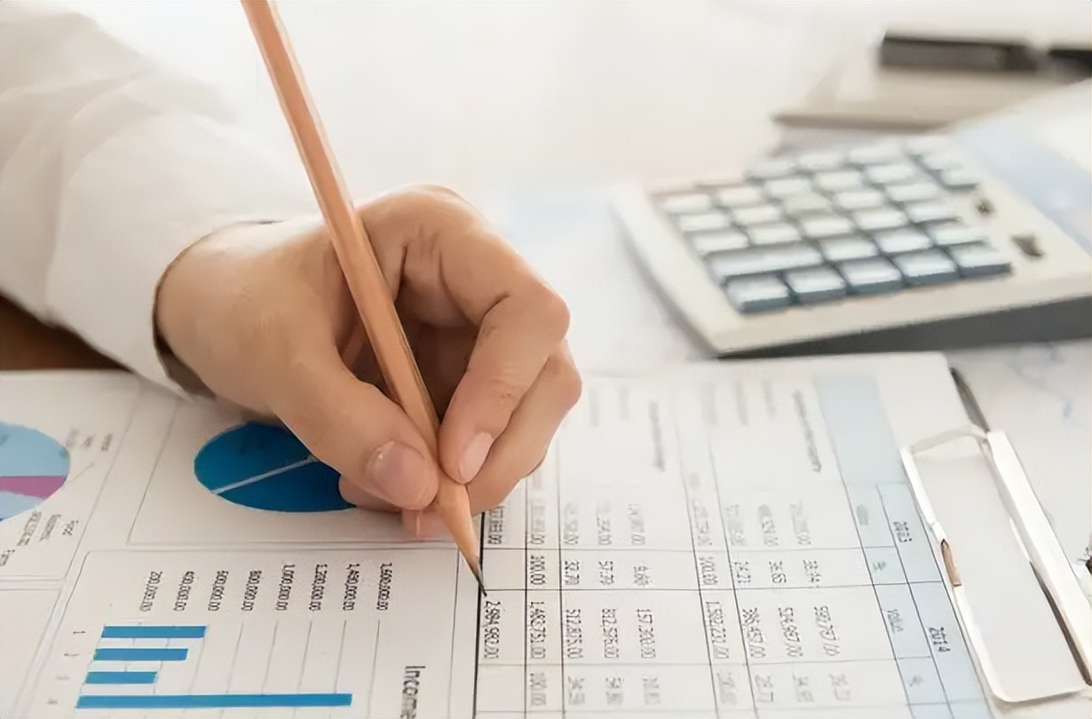 女生好就业的4大专业，工作稳定收入较高，未来发展也不差