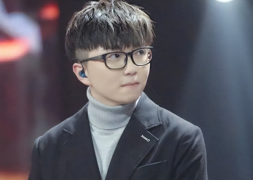 毛不易能够出圈，到底是他战胜了资本，还是资本选择了他？