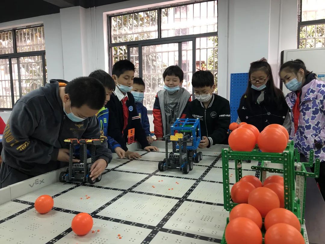 17年深耕机器人教育，一年培养万名学生