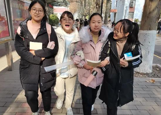 大学生每月生活费被划分等级，一级堪比荒野求生，学生都不敢出门