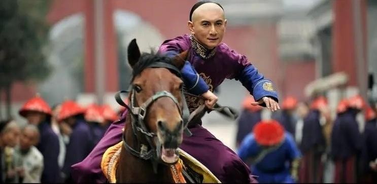 不够潇洒别骑马，这10位演员告诉你，啥叫鲜衣怒马少年郎