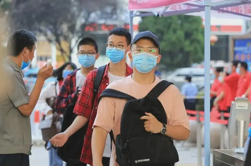 国内大学最新排名出炉，清华让出榜首，武大是名副其实的黑马