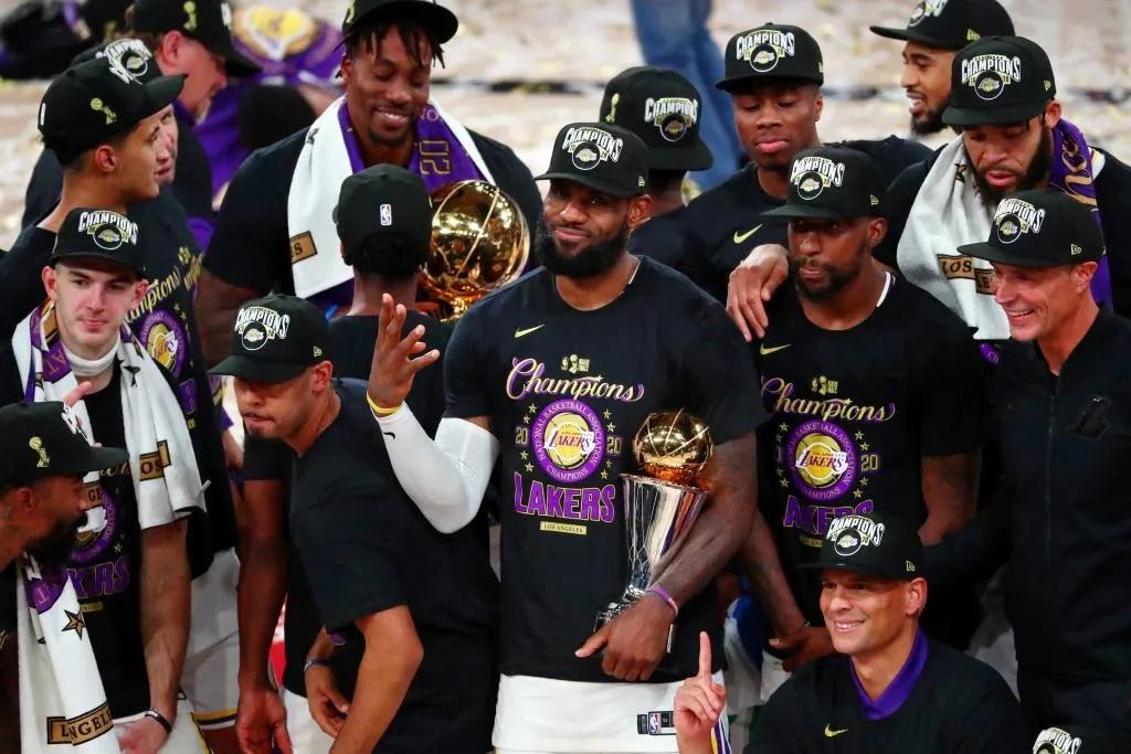 nba史上最牛的球员有哪些(美媒列出了有史以来总决赛表现最好的15人，科比竟不如库里)