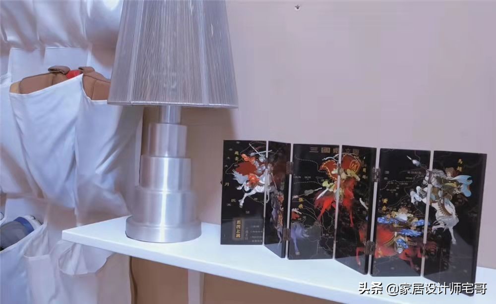 香港33岁小哥的16㎡蜗居，打造1室1厅，功能齐全，网友：苦中作乐