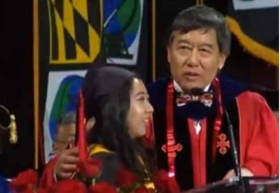 当初说出“美国空气是香甜的”杨舒平，如今被中企拉黑，家不敢回