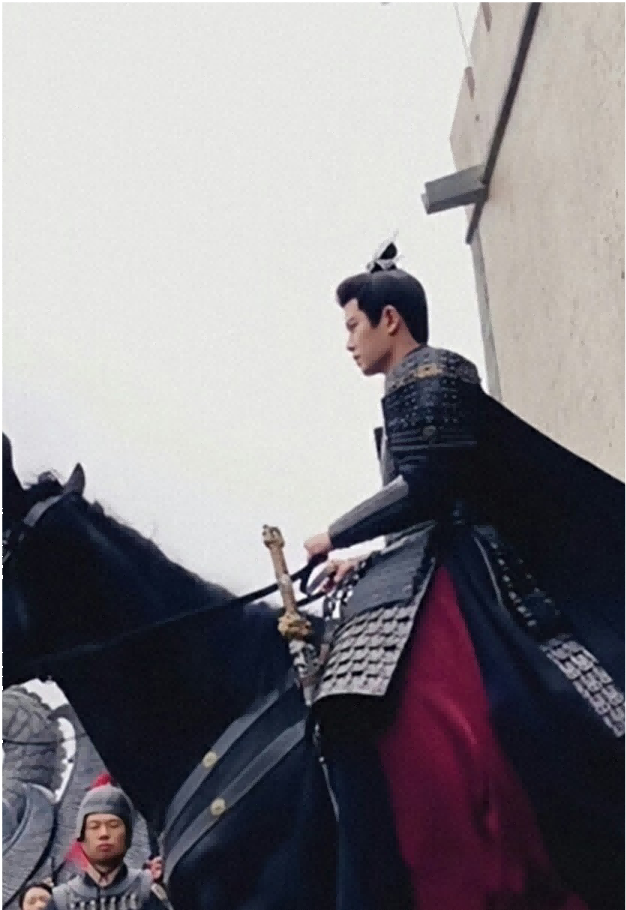 不够潇洒别骑马，这10位演员告诉你，啥叫鲜衣怒马少年郎