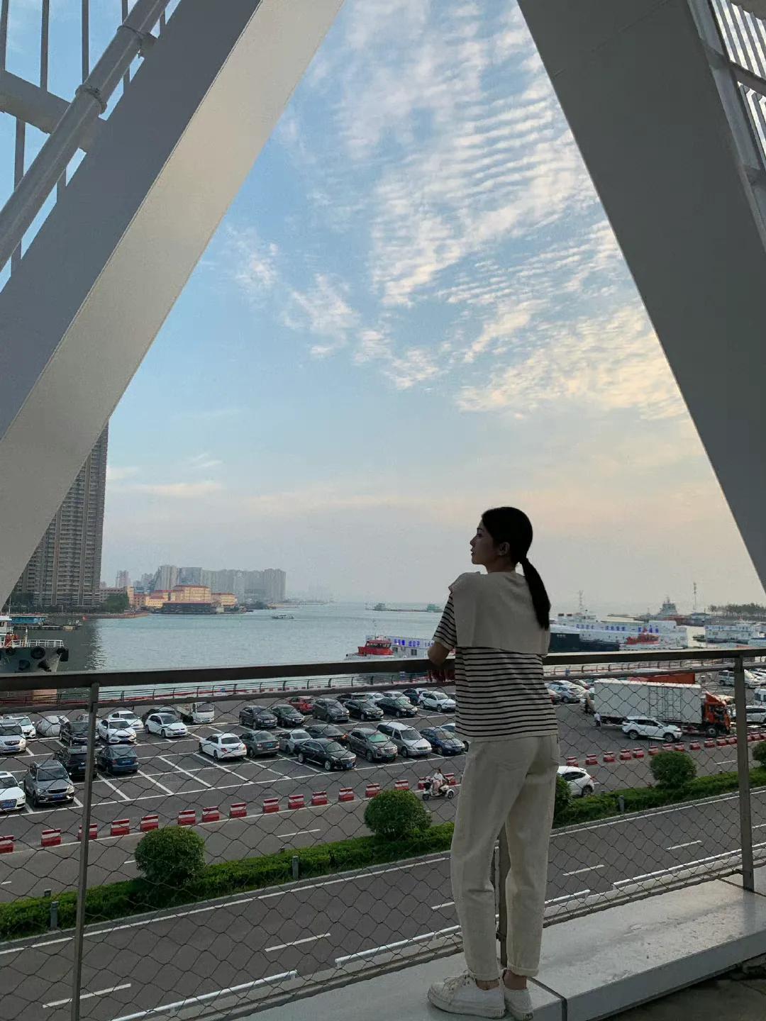白鹿近期穿搭
