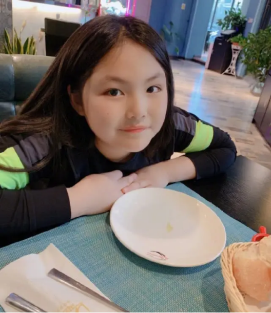 怀孕后胖得离谱的女明星，有人飙升55斤，有人直逼190胖若两人