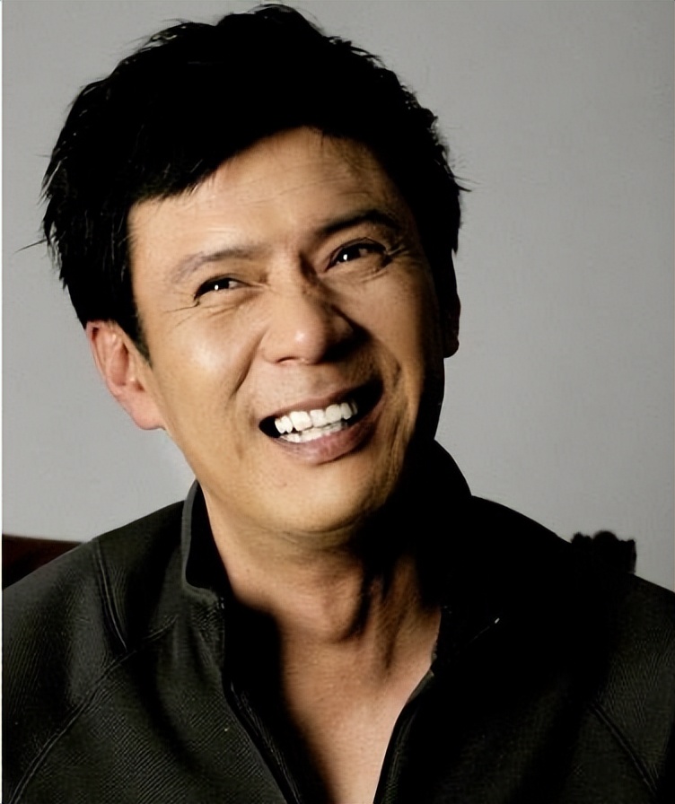 “爷叔”姚安濂：曾是小鲜肉，57岁才成影帝，离婚与女儿相依为命