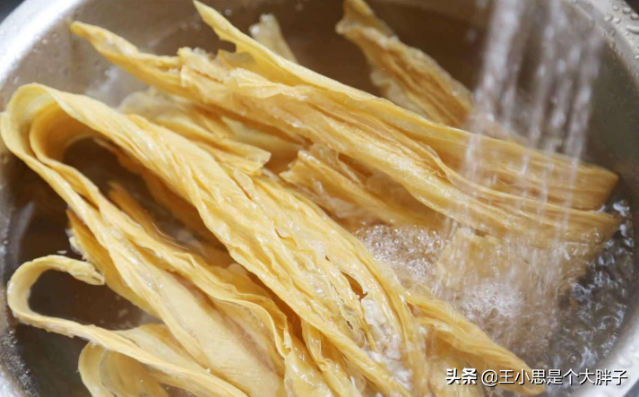腐竹别用冷水泡，学会3个技巧，10分钟泡软，软嫩有嚼劲还不夹生