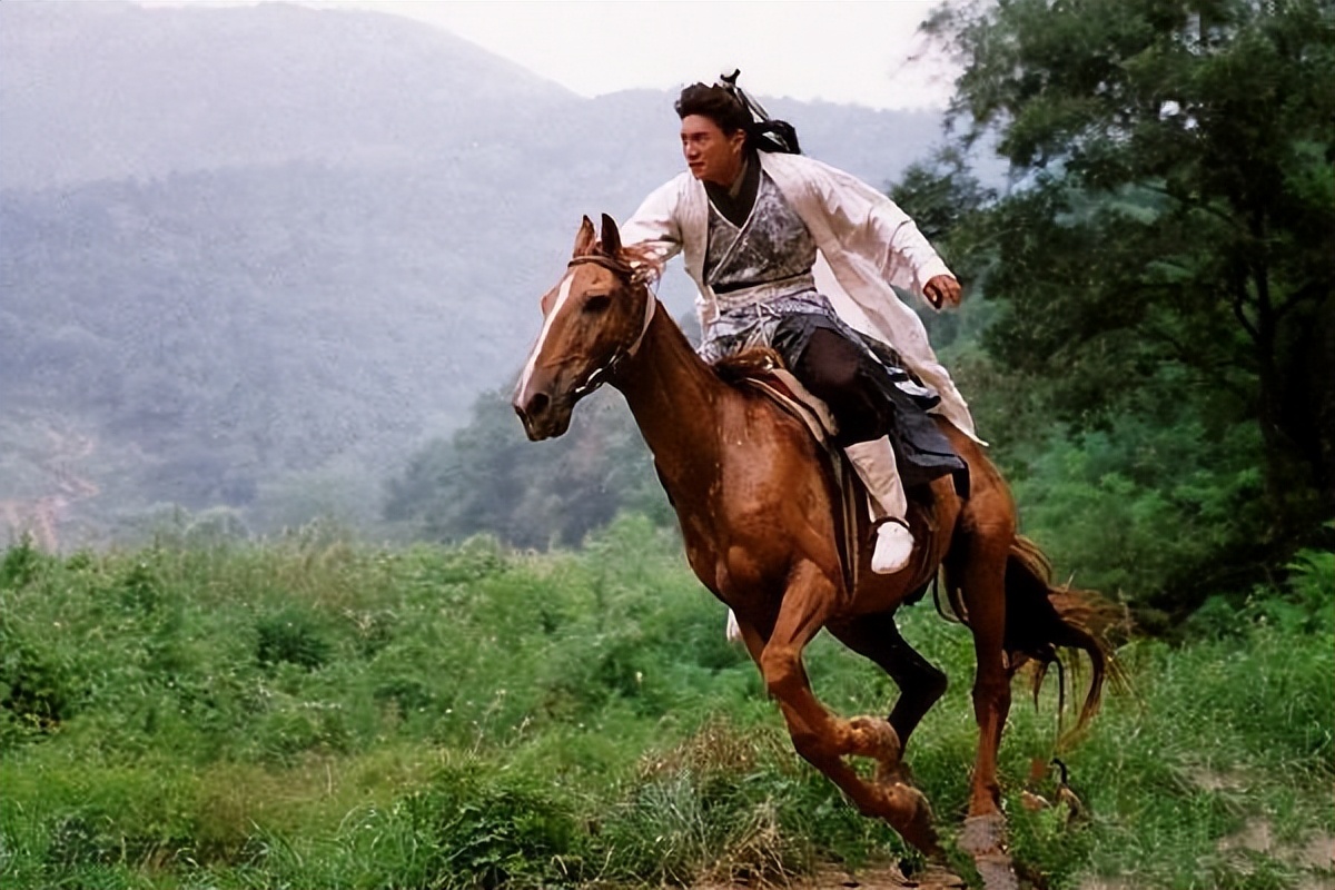 不够潇洒别骑马，这10位演员告诉你，啥叫鲜衣怒马少年郎