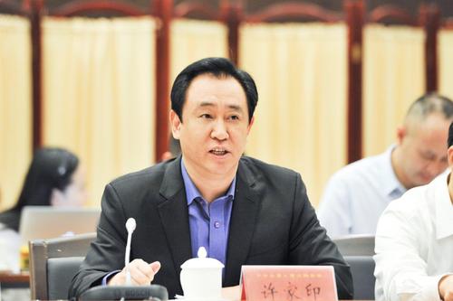 "中国首富"许家印:白手起家创立恒大,22年捐款百亿