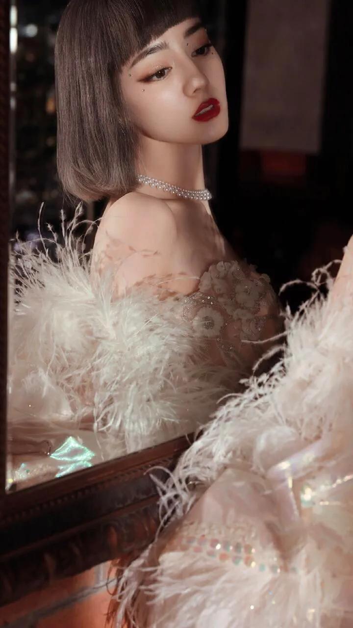 迪丽热巴太漂亮了，这张照片很可爱