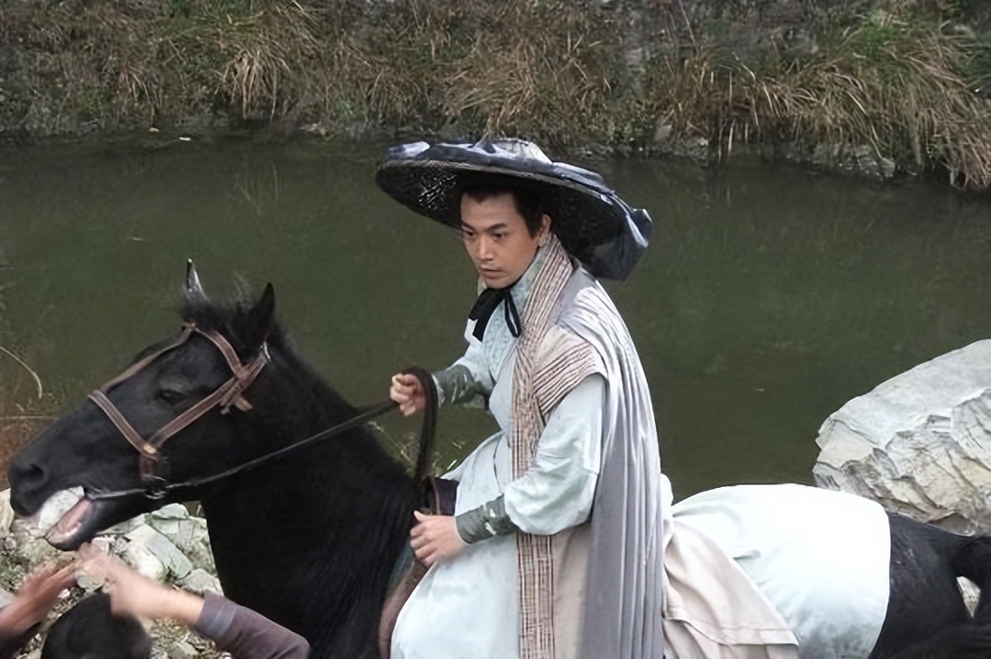 不够潇洒别骑马，这10位演员告诉你，啥叫鲜衣怒马少年郎