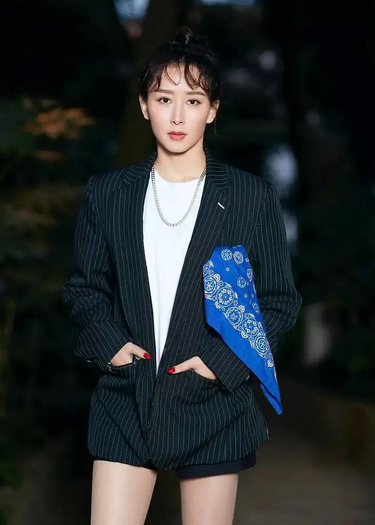 明星俏佳人：阔太太胡静，嫁入豪门，气质，举止高贵十足贵妇范