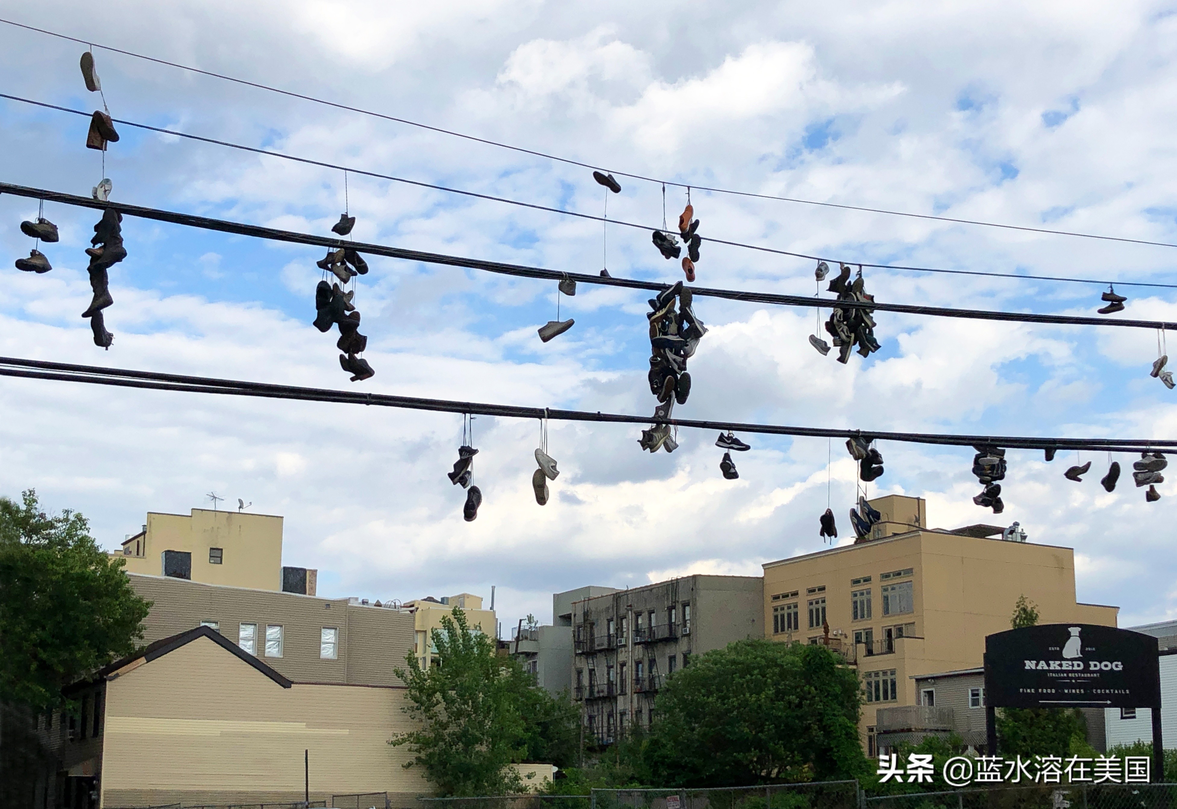美国的街头，为什么总会有挂在电线上的鞋子？