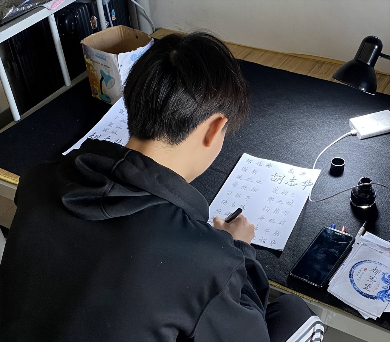 “立体字”走红网络，看到最后惊艳众人，网友：缺的不是笔是手