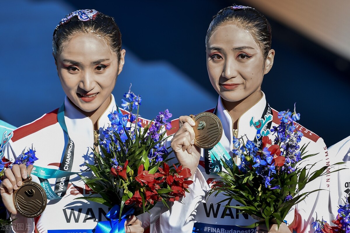 世錦賽花游女雙中國隊奪金，張雨霏100蝶摘銅，閆子貝100蛙第5