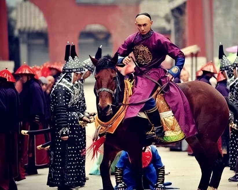 不够潇洒别骑马，这10位演员告诉你，啥叫鲜衣怒马少年郎