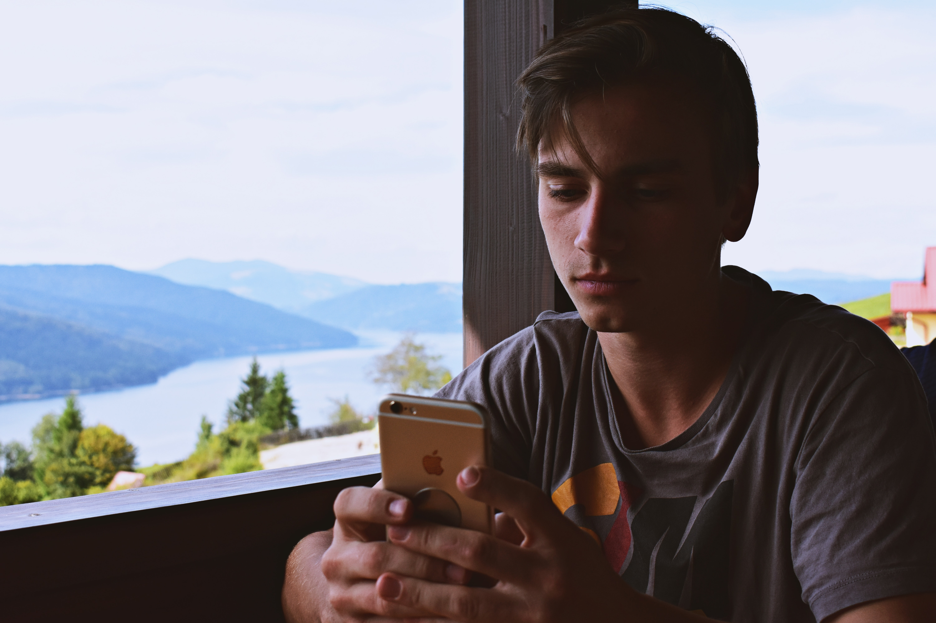 居然用了7年！美队扮演者放弃iPhone 6s：舍不得主页键